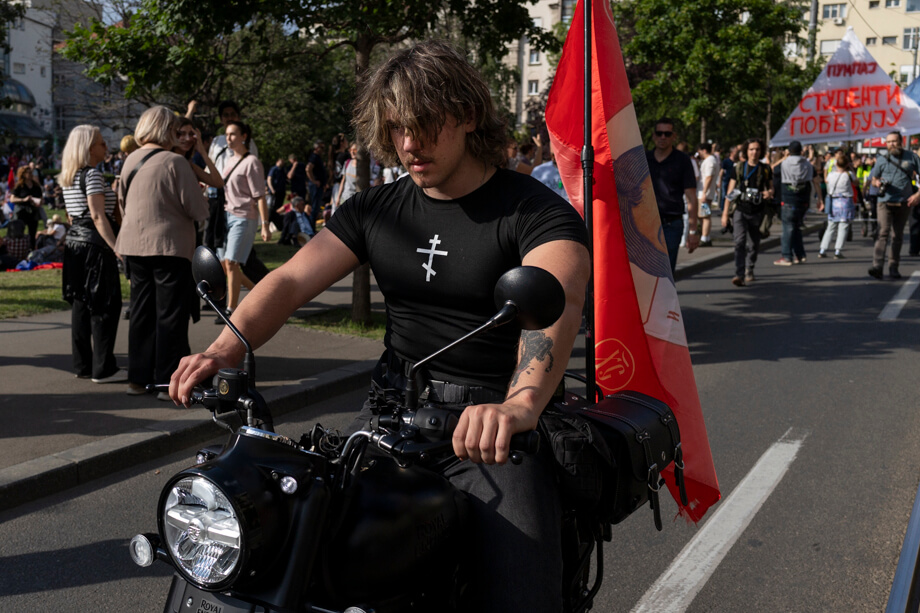 Студенты двигались к площади Славия из разных частей города. Студенты двигались к площади Славия из разных частей города.