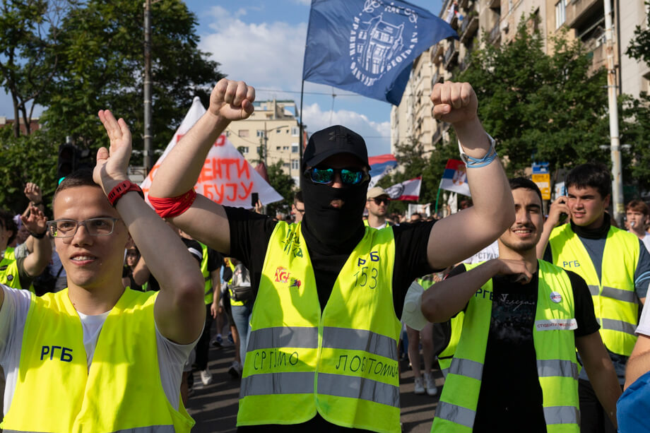 Уже в начале протеста чувствовалась атмосфера вечернего противостояния. Уже в начале протеста чувствовалась атмосфера вечернего противостояния.