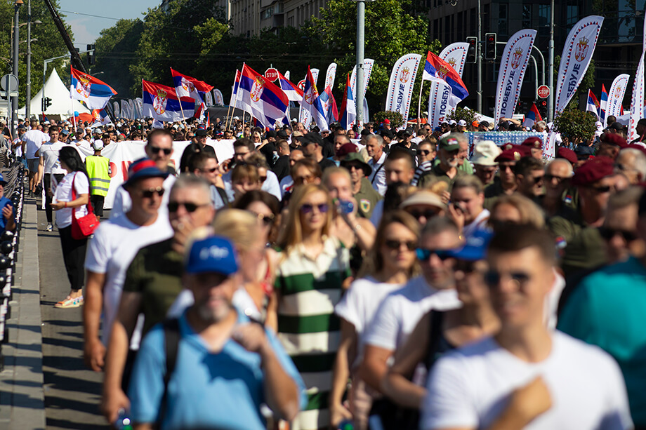 На митинг съехались сторонники власти со всей страны. На митинг съехались сторонники власти со всей страны.