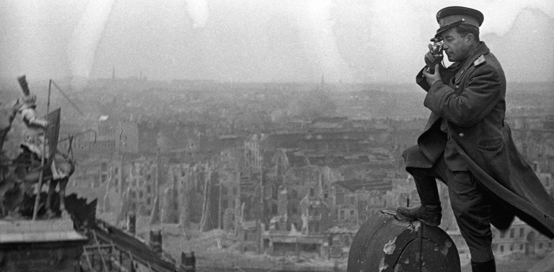 Фотография берлин 5 мая. Германия Рейхстаг 1945. Рейхстаг в Берлине 1940.