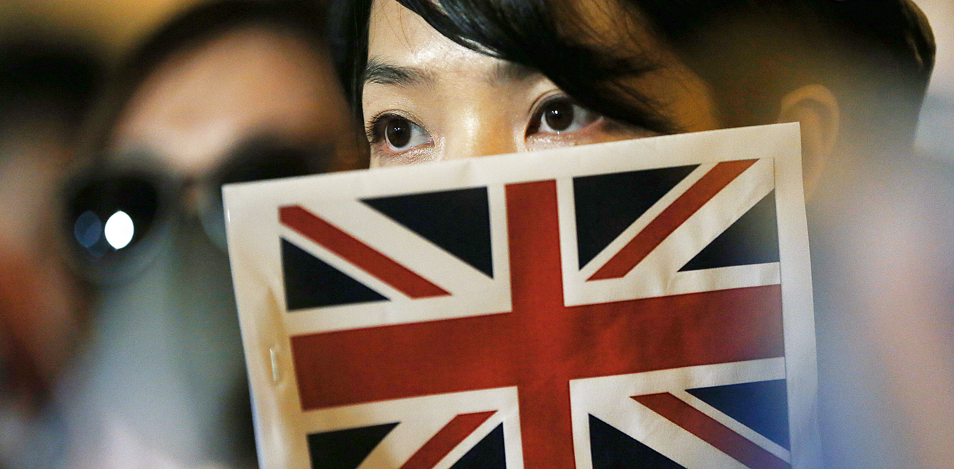 Великобритания готова принять три миллиона гонконгцев