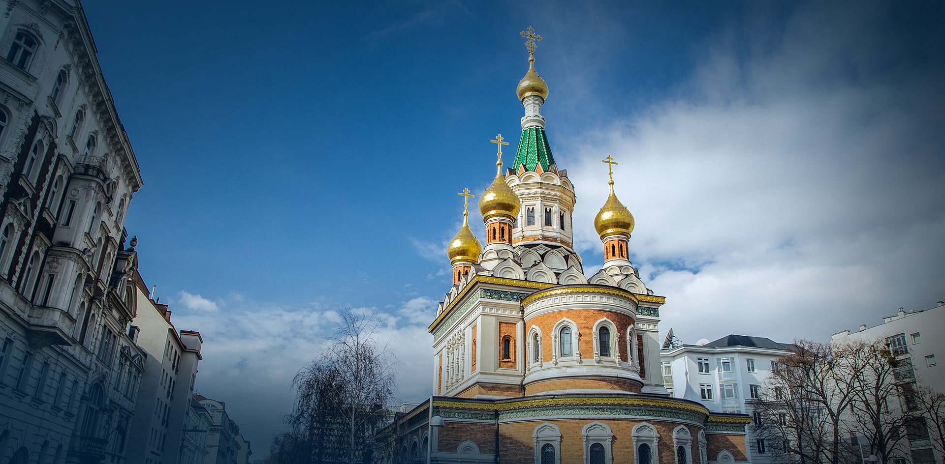 Беглые соратники Саакашвили захватили русский собор в центре Вены