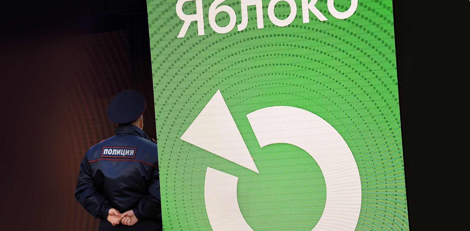 В Петербурге полиция задержала «яблочников» во время агитации