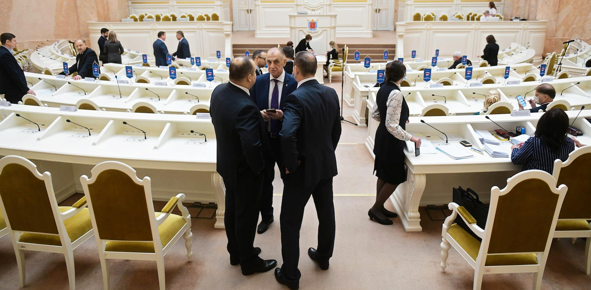 Петербургских депутатов из оппозиционных партий хотят лишить полномочий