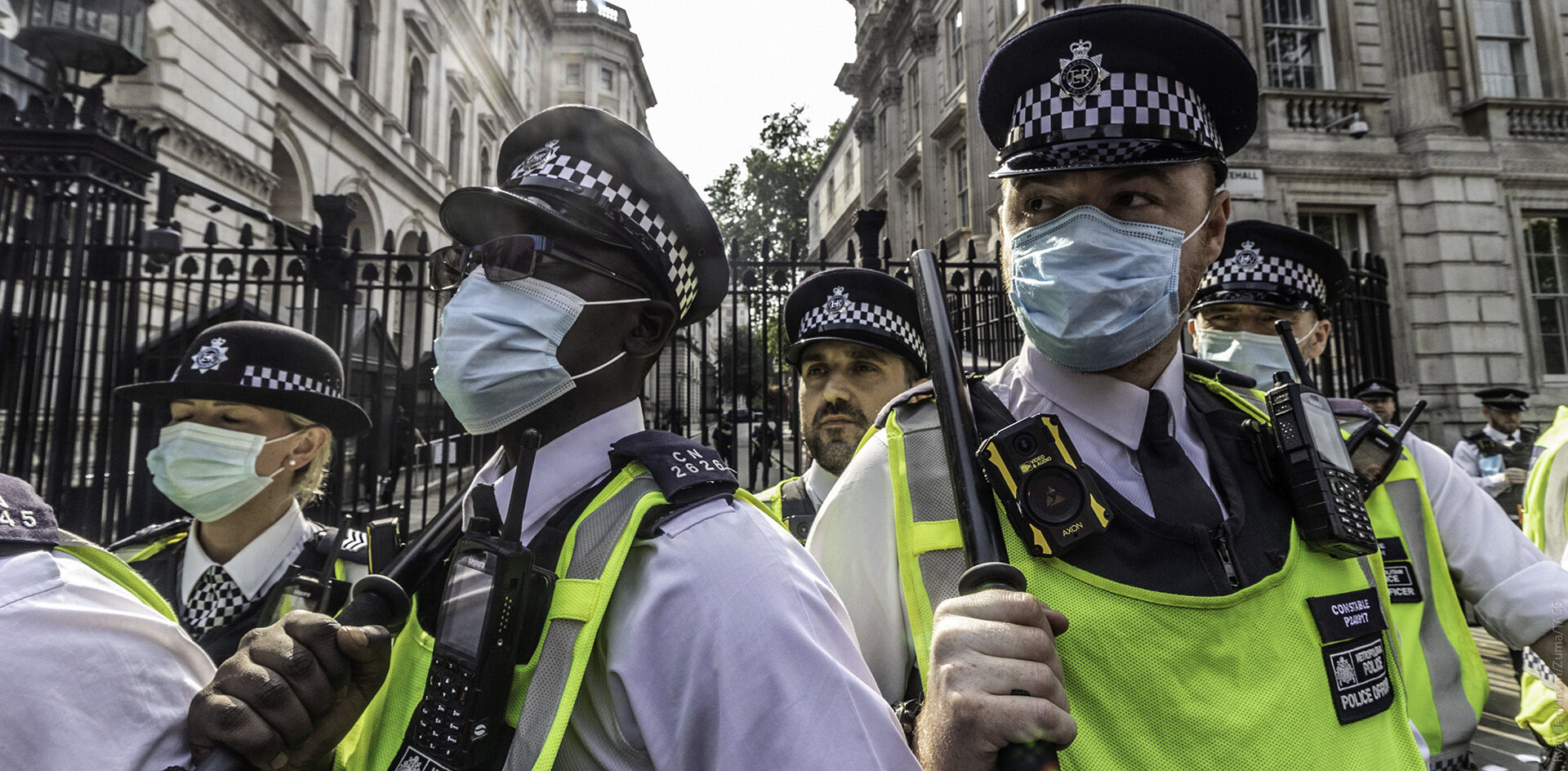 Великобритания винит в радикализации населения эпидемию COVID-19