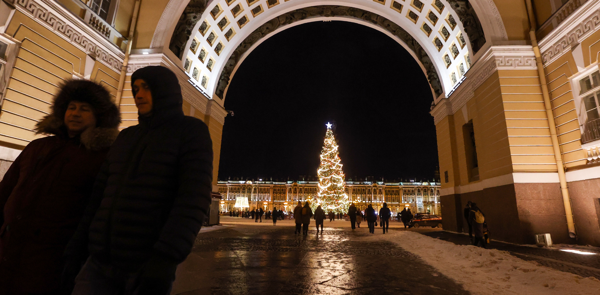 Новогоднее украшение Петербурга не приносит радости горожанам