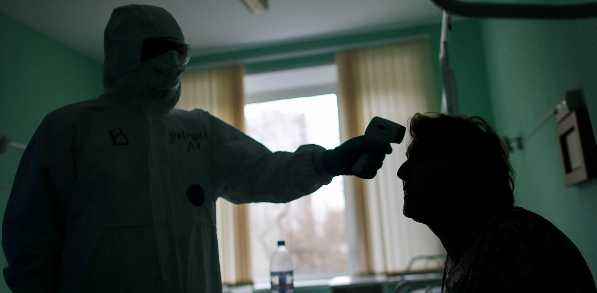 Заболевшие петербуржцы вынуждены часами ждать помощи врачей