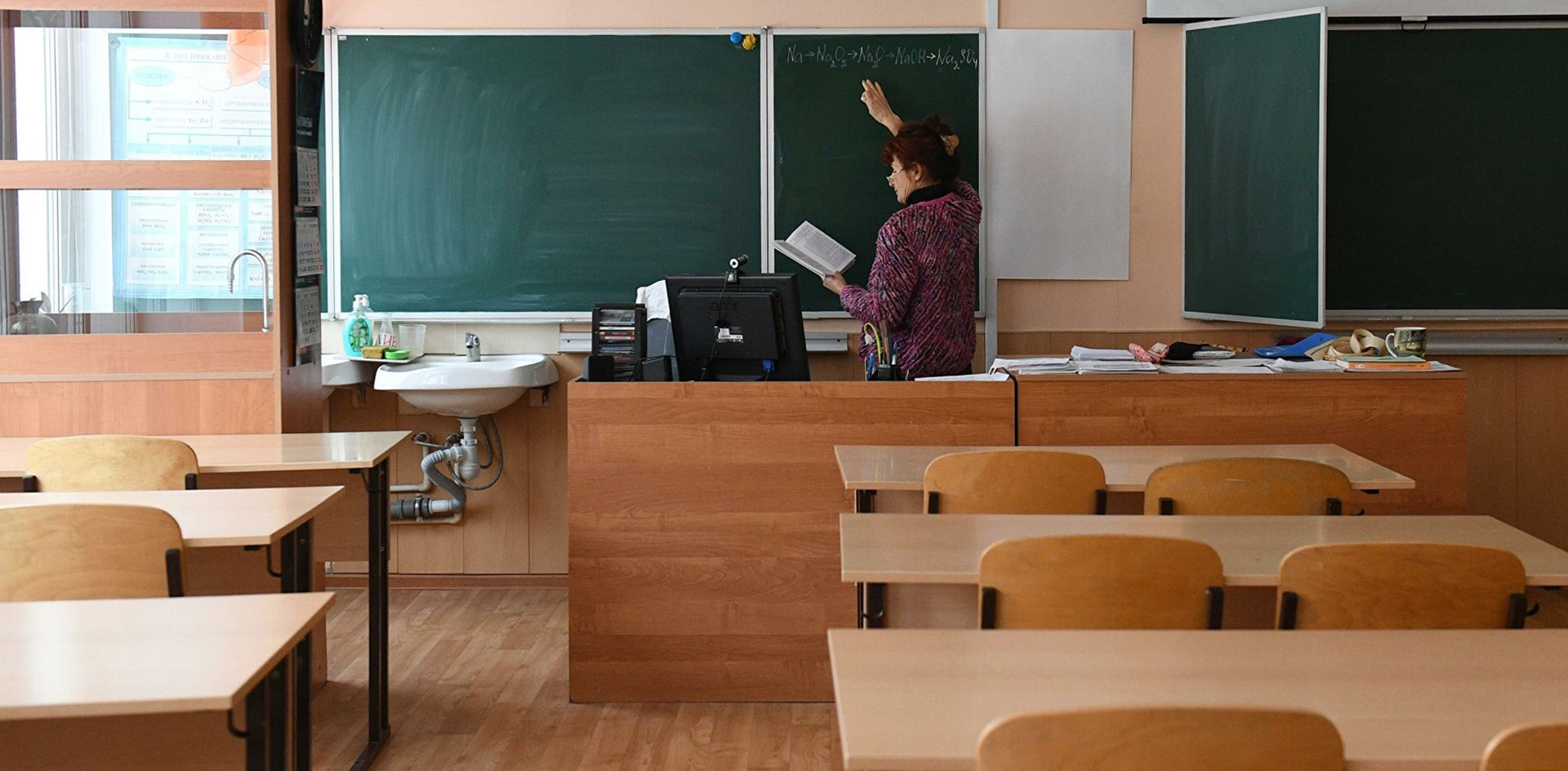 Департамент образования Севастополя воюет с педагогами