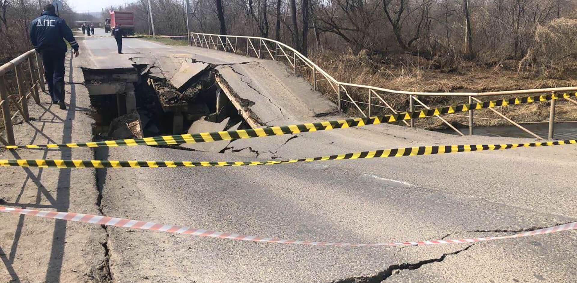 Упал мост – виноват водитель