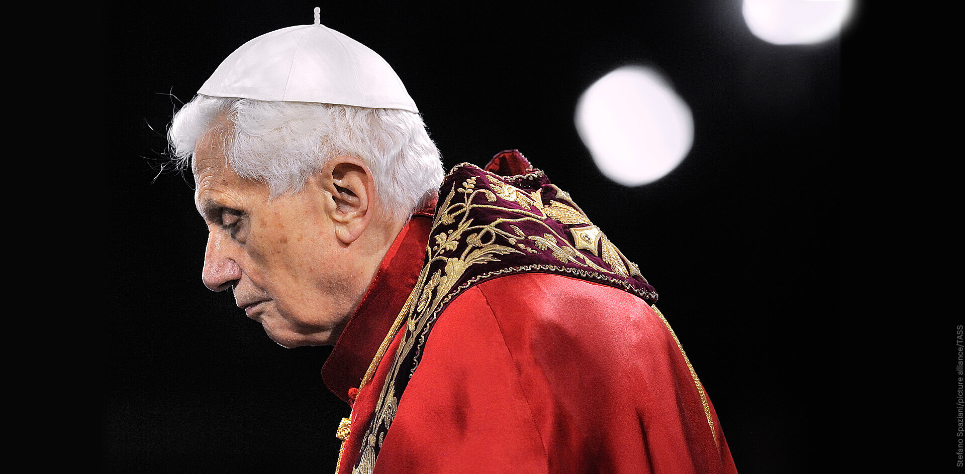 В Ватикане обостряются взаимоотношения двух папских лагерей