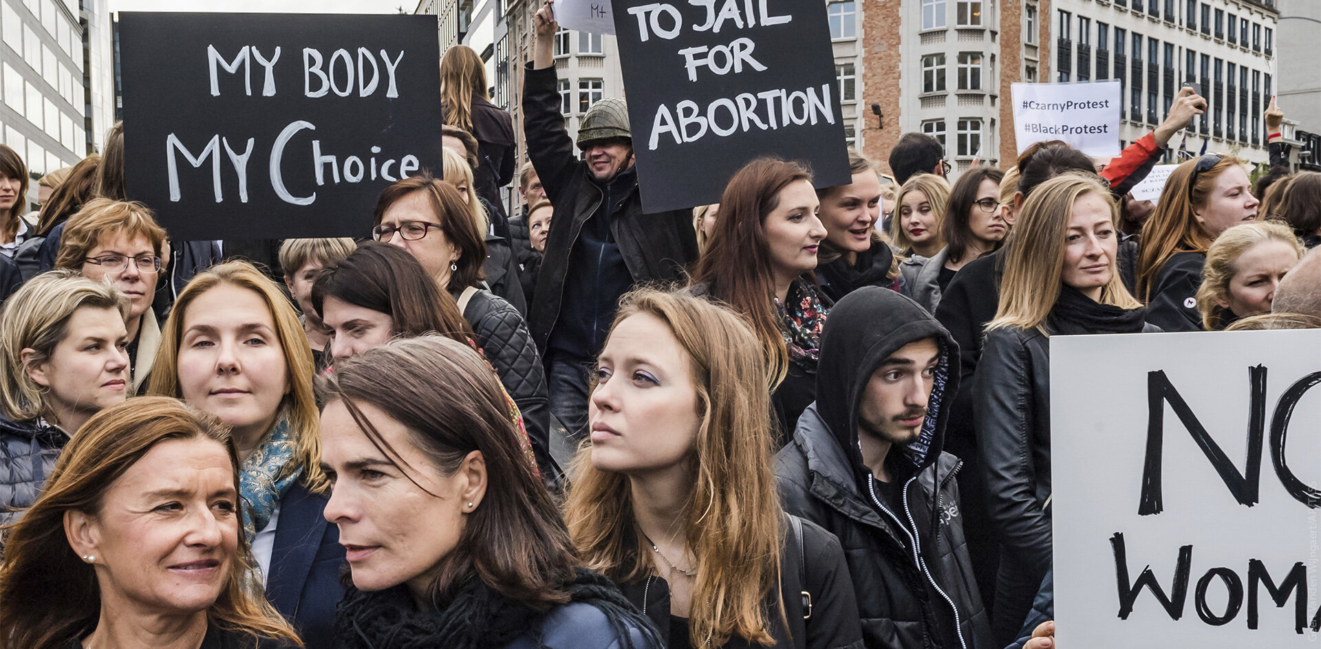 Польский премьер пытается отменить запрет на аборты