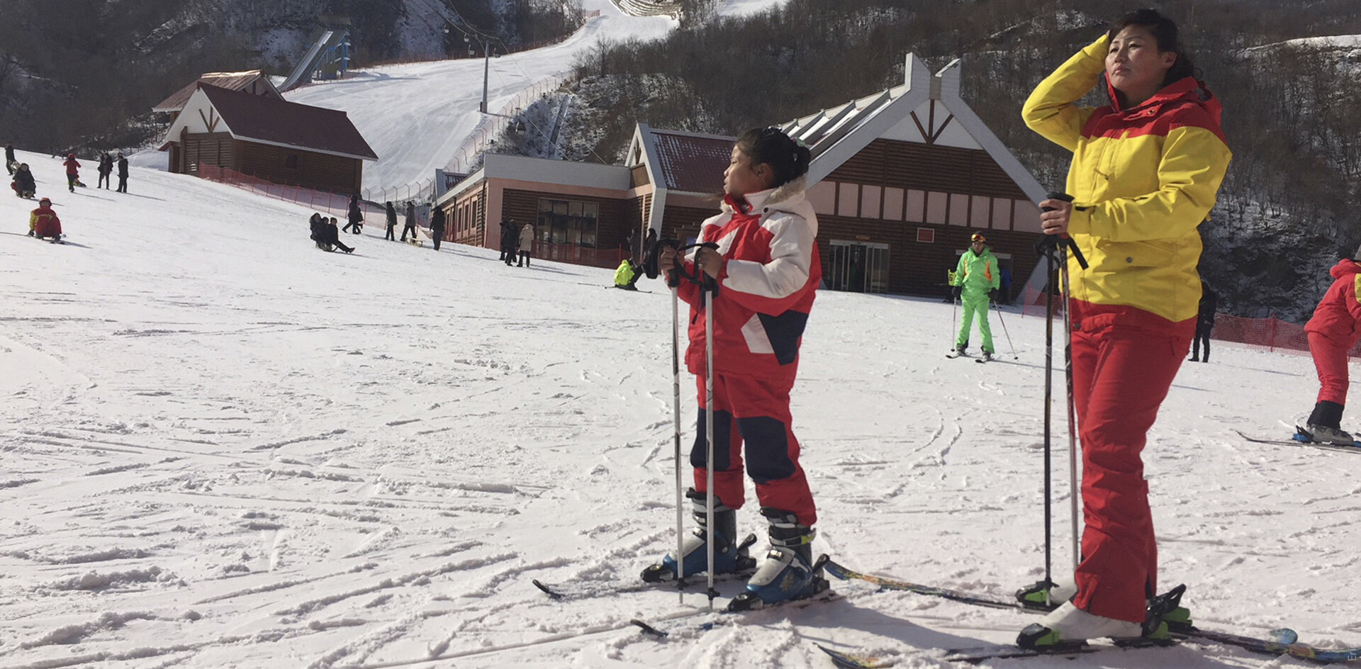 Без интернета, но на лыжах: россияне привезли впечатления из первой поездки в КНДР
