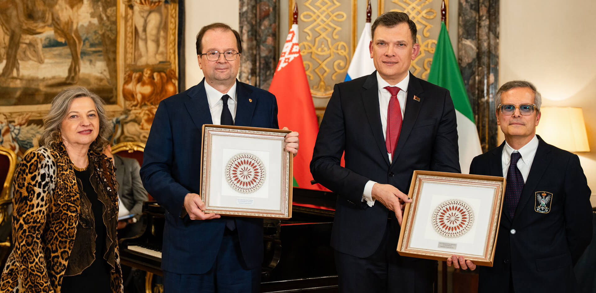 Жест солидарности Жест солидарности