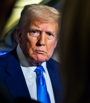 Трамп платит по долгам