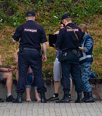 Круче чем в СССР: граждан хотят наказывать даже за чтение экстремистов