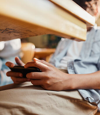 Австралия первой запретила детям соцсети