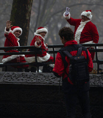 Мир отмечает Рождество сумбурно, как никогда