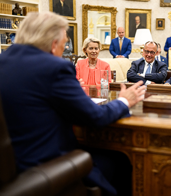 Клиентела Вашингтона создает фронт сопротивления Трампу