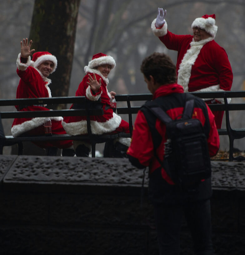 Мир отмечает Рождество сумбурно, как никогда