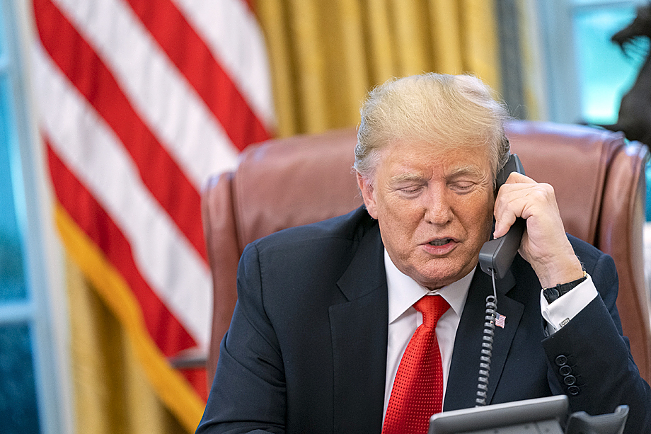Трамп начал спасать экономику страны с телефонных звонков Путину и королю Саудовской Аравии