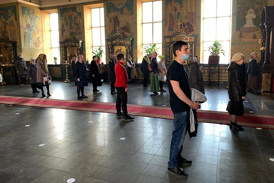 Богослужение в храме Целителя Пантелеимона