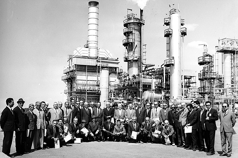 Сотрудники Anglo-Persian Oil Company, входившей в состав Turkish Petroleum.