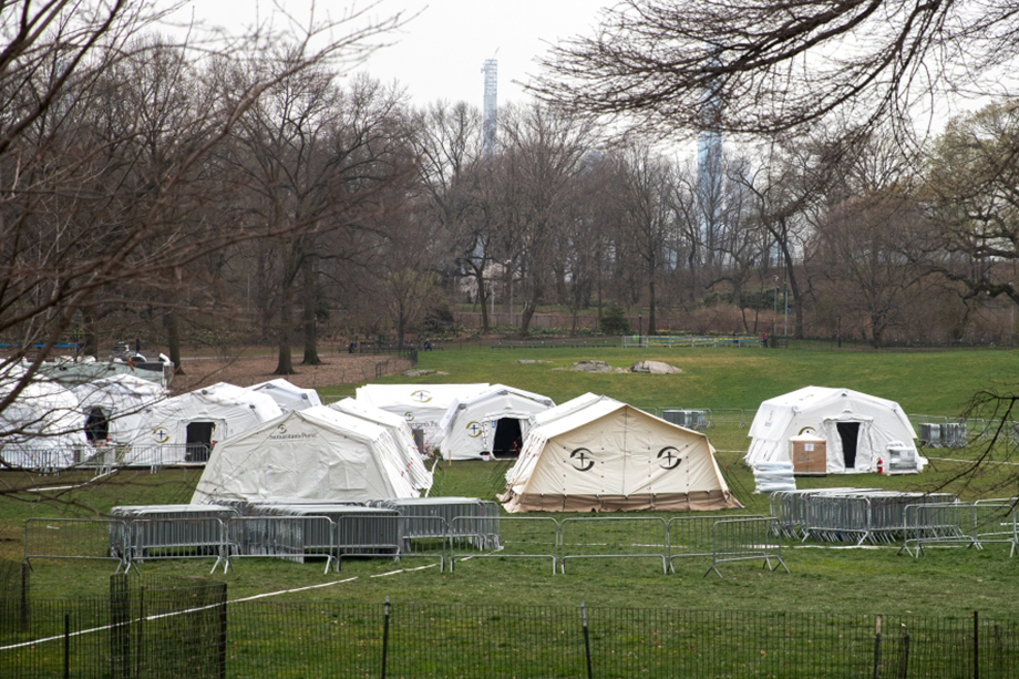 Полевой госпиталь международной неправительственной некоммерческой гуманитарной организации Samaritan's Purse в Центральном парке Нью-Йорка.