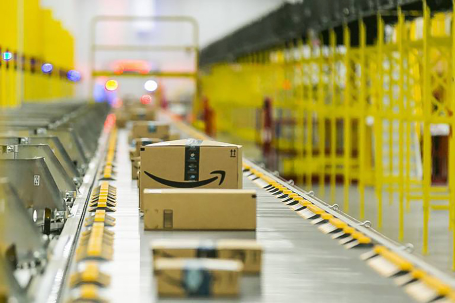 Только за один месяц цена акций Amazon увеличилась на 42 процента.
