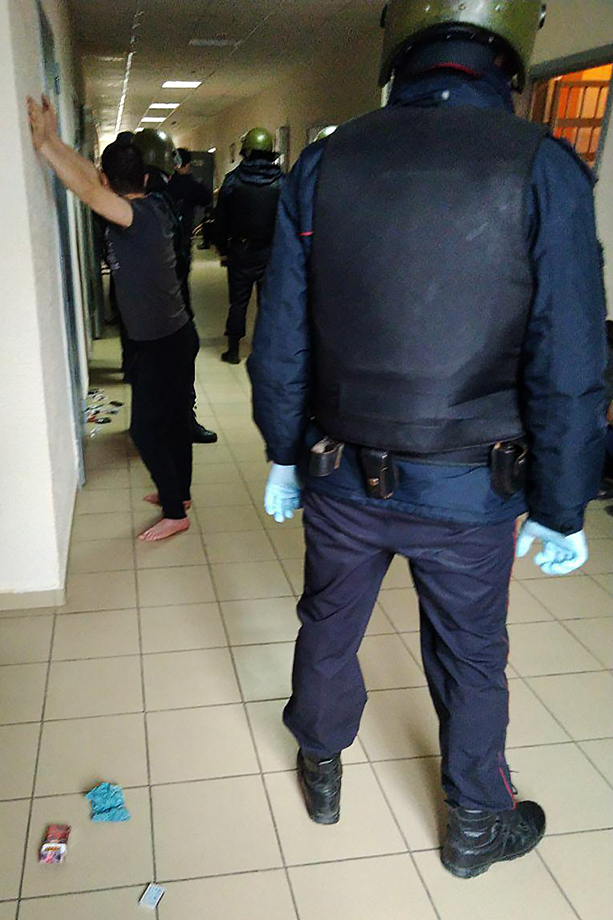 Для подавления бунта были вызваны сотрудники ОМОНа