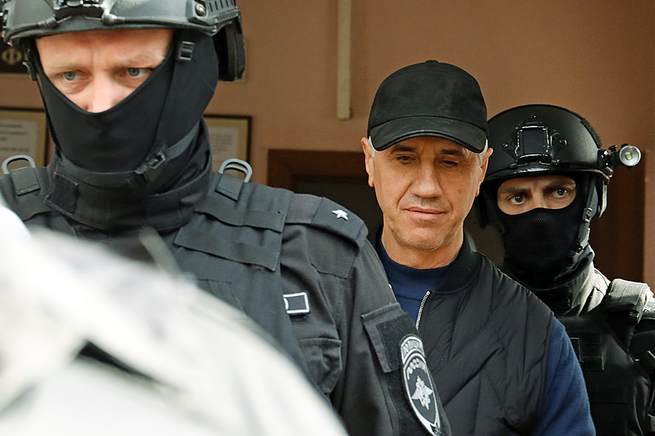 Анатолий Быков арестован 7 мая сроком до 4 июля 2020 года. Маловероятно, что это связано с его странными политическими высказываниями. Но имидж одиозного политика его точно вряд ли спасёт.