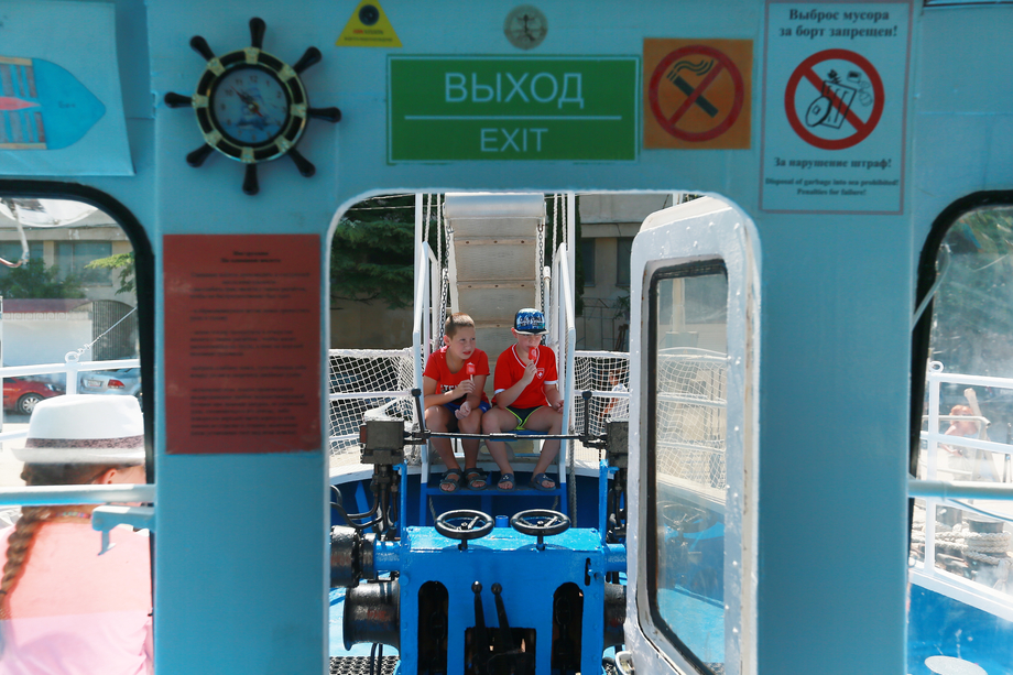 Популярный у крымских туристов морской пассажирский транспорт тоже был парализован из-за карантинных мер. Однако эта отрасль не вошла в перечень пострадавших.