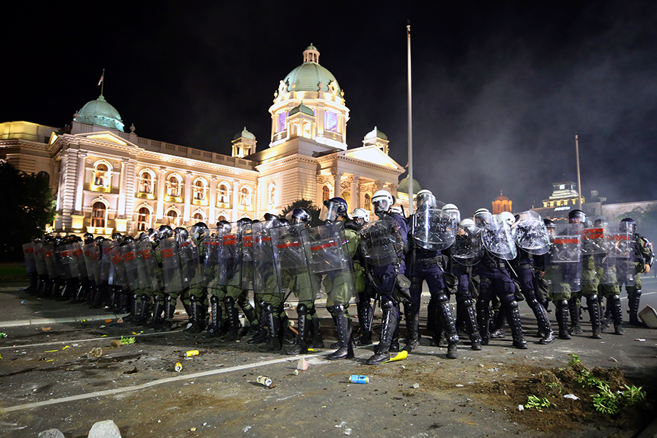 Беспорядки в Белграде продолжались до 2–3 часов ночи.