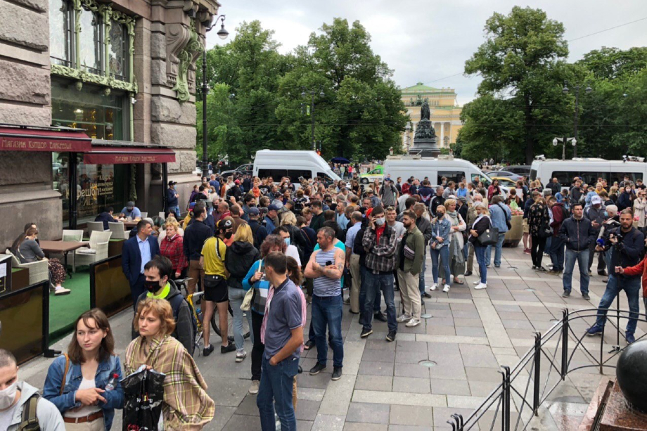 Участники протестов хотят добиться отмены итогов всероссийского голосования через суд.