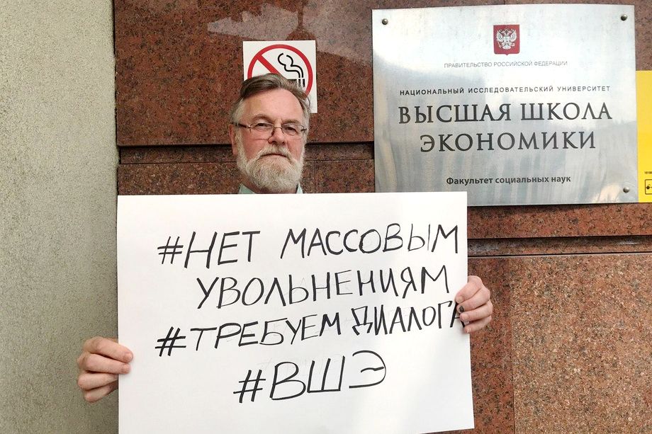 Участники пикетов хотят написать письмо Сергею Кириенко.