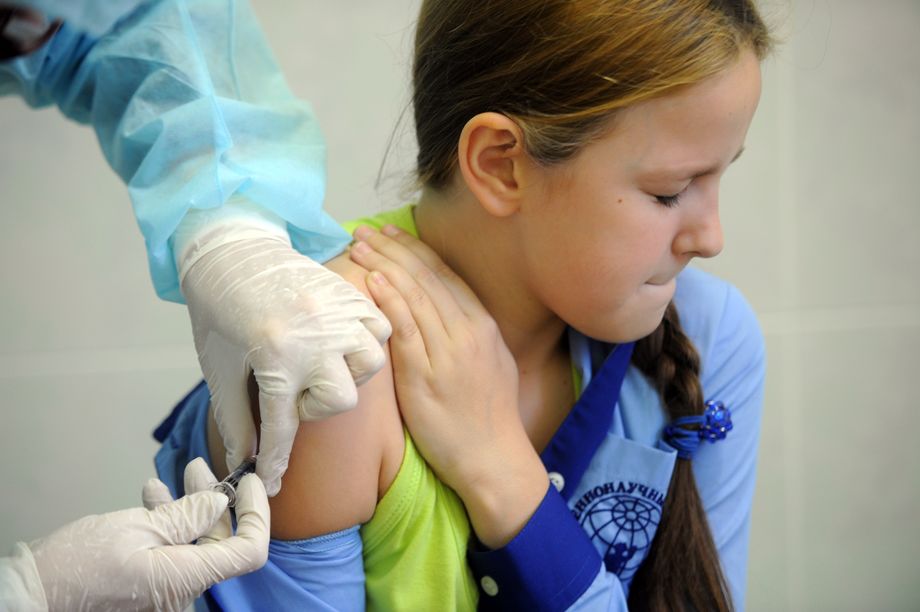 В день скандала на сайтах школ Екатеринбурга появился опрос для родителей об их отношении к прививкам от гриппа, инициированный Городским центром медицинской профилактики.