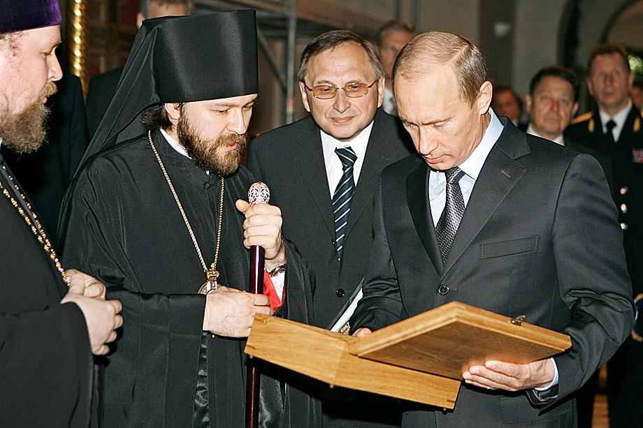 В 2007 году венский Свято-Николаевский собор посещал Владимир Путин. Обратите внимание: на фото крайний слева – Владимир Тыщук, гордящийся нынче связями с бывшим грузинским президентом.