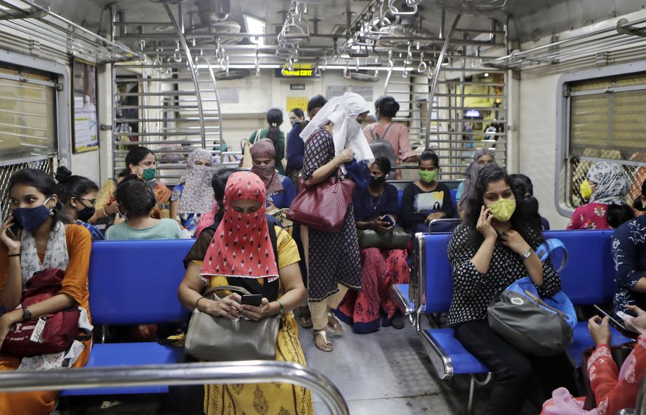 Жёсткому локдауну подвергся не весь мир. Где-то ограничения, наоборот, снимают – например, в Мумбаи возобновили работу метро.