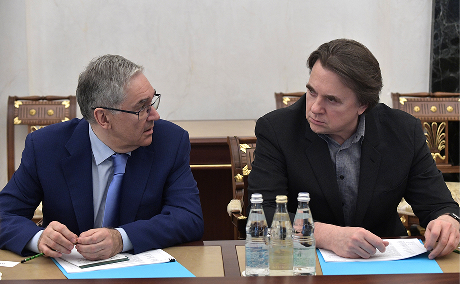 Константину Эрнсту и Олегу Добродееву тоже стало сложно согласовывать позиции по ключевым вопросам с руководством страны.