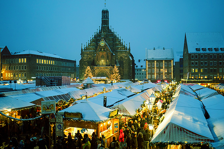 В Германии ежегодно проводится около 2 500 рождественских базаров, которые посещают порядка 160 миллионов человек.
