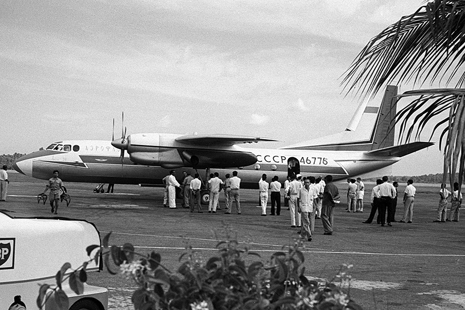 Легендарный пассажирский Ан-24, первый полёт которого состоялся в уже далёком 1959 году.
