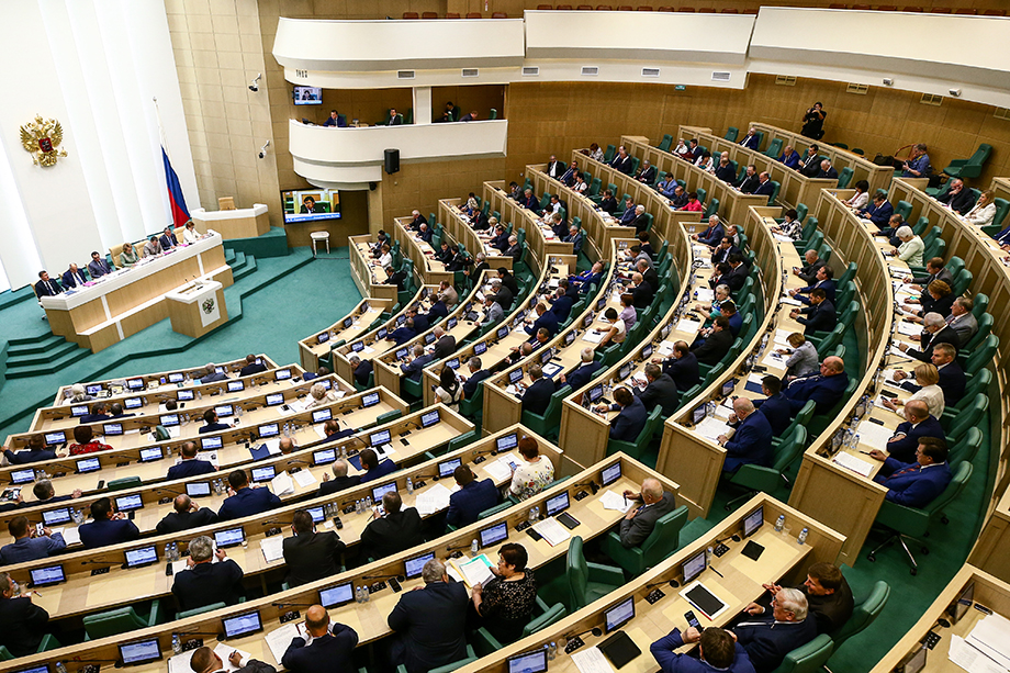 С принятием закона порядок формирования верхней палаты парламента приводится в соответствие с Конституцией.