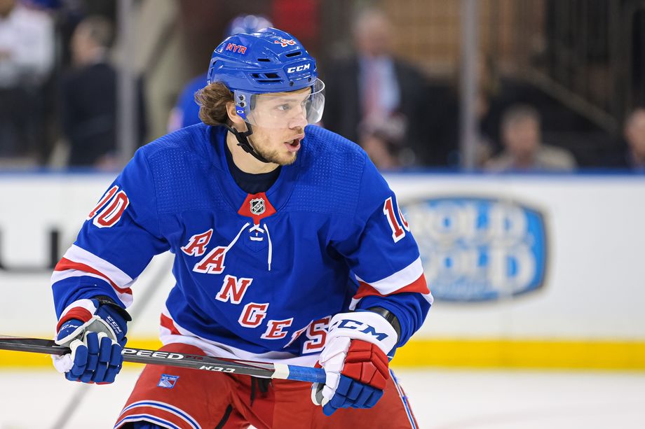 В числе лидеров рейтинга – российский хоккеист, крайний нападающий клуба НХЛ «Нью-Йорк Рейнджерс» Артемий Панарин.