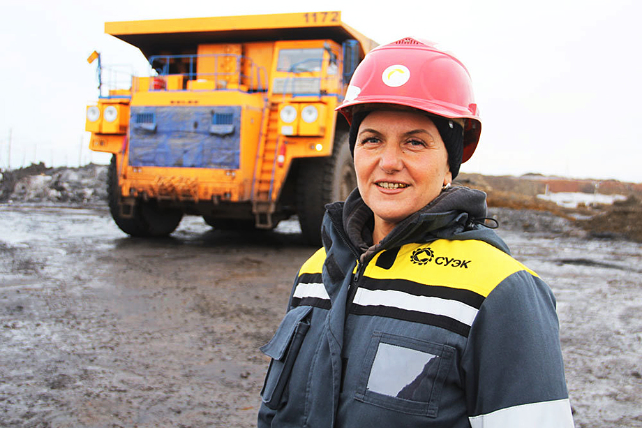 Ольга Сарина – водитель БелАЗа на угольном разрезе «Заречный» в городе Киселёвске Кемеровской области.