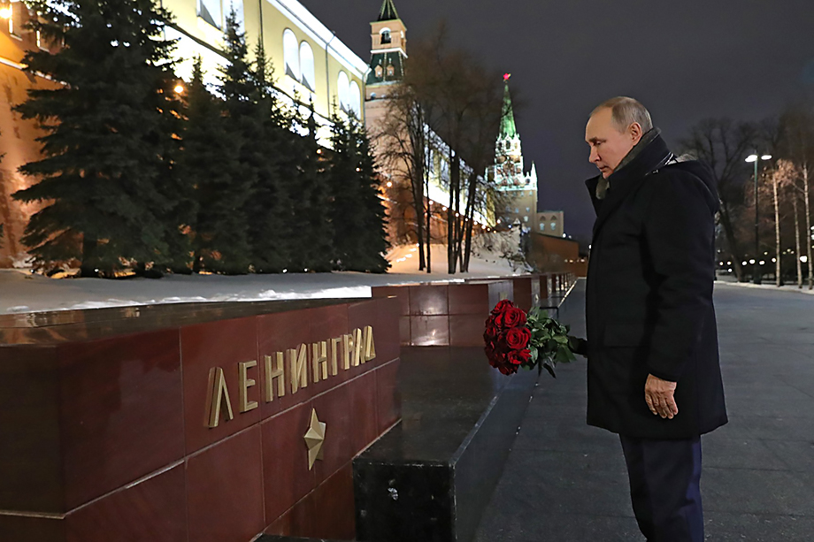 Президент традиционно принимает участие в мемориальных мероприятиях в День снятия блокады Ленинграда.