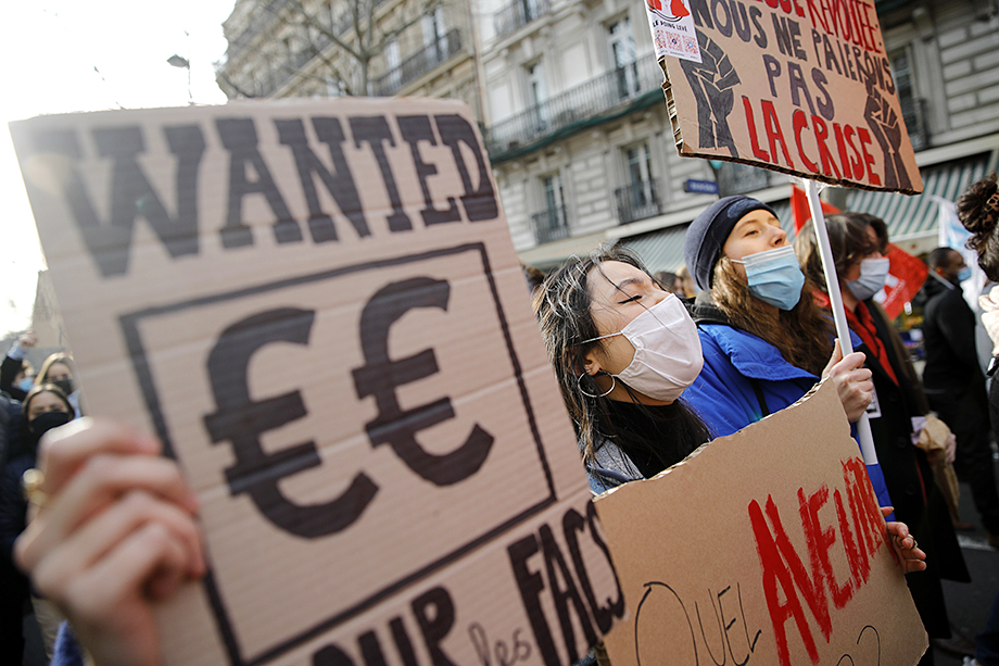 Акция протеста студентов в Париже против дистанционного обучения. 13 января 2021 года.