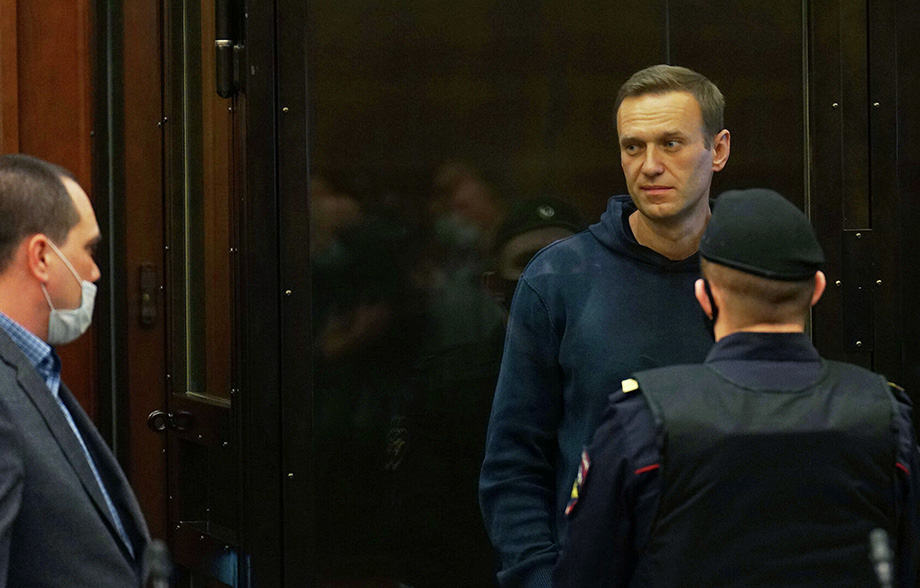 Алексею Навальному назначено наказание в виде трёх с половиной лет лишения свободы в колонии общего режима.