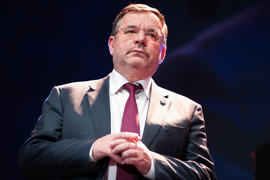 С 2002 года Белоглазов был директором по общим вопросам ООО «УГМК-Холдинг».