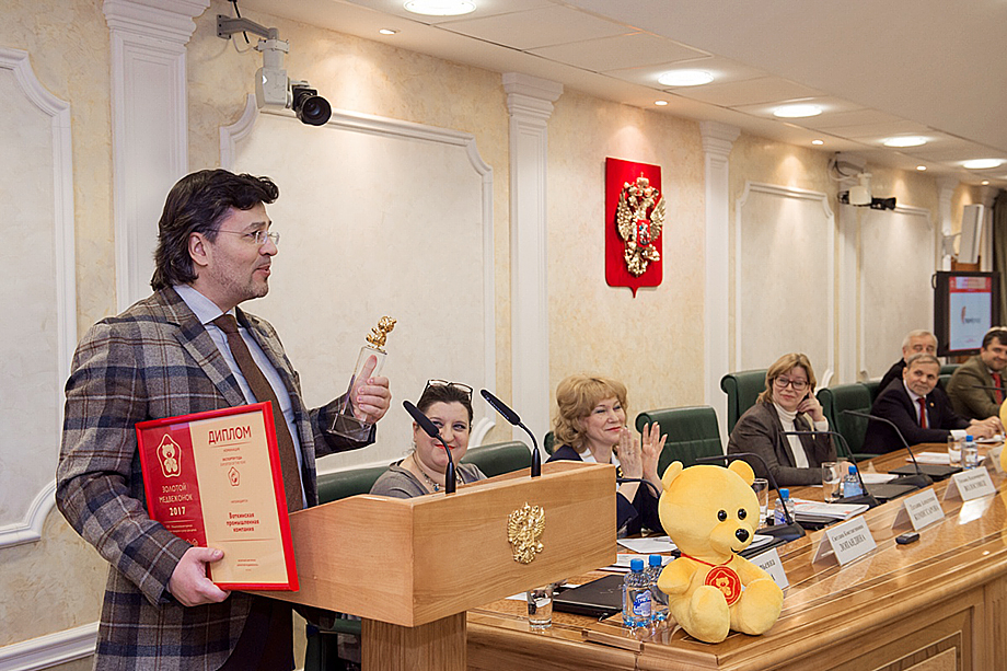 Предприятия, гендиректором которых является Артём Китаев, принадлежат группе компаний «Тополь» Дмитрия Злобина (на фото слева).