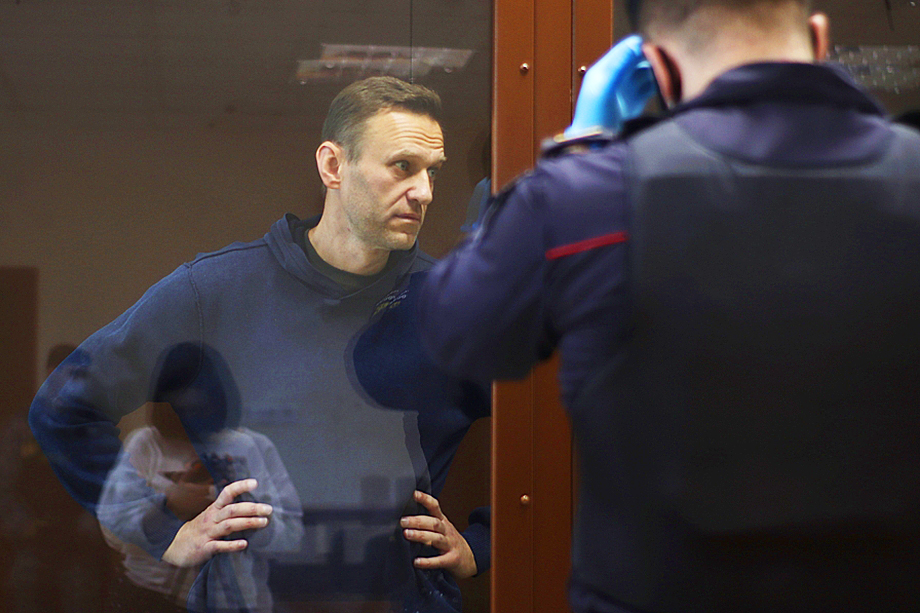 Нервозность Навального во время суда по делу об оскорблении ветерана является отражением смятения, царящего в коридорах власти.