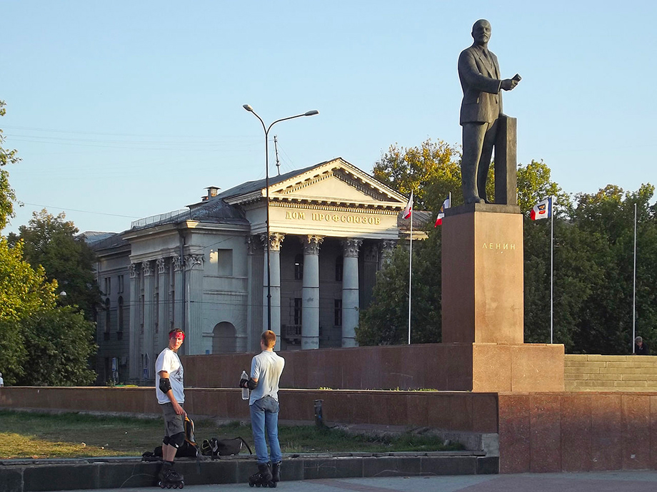 Пресс-служба мэрии уверила, что сносить памятник не собираются.